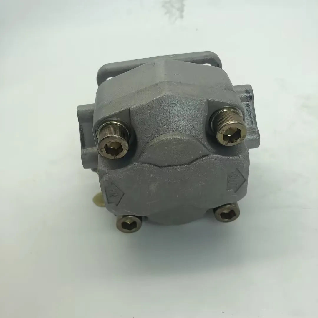 Hydraulic Gear Pump 67810-76100 6781076100 Compatible with Kubota B1550D B1550E B1550HST B1750D B1750E B1750HST B8200 B8200DP B8200EP B8200HST Engine V1505